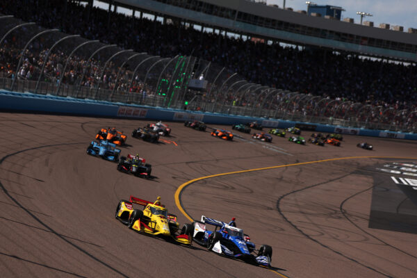 VIDEO | Rinus ‘VeeKay’ van Kalmthout crasht met Alex Palou