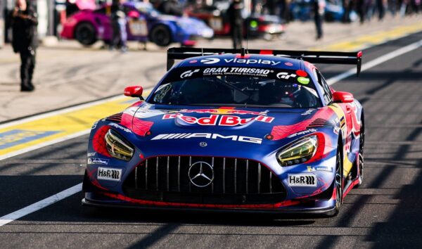 VIDEO | Verstappen voltooit testmeters op de Nürburgring, bereidt zich voor op nieuwe NLS-race
