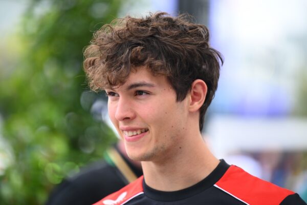 Oliver Bearman sluit zich aan bij Verstappen en Norris: ‘Dit is Formule E’