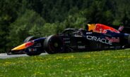 Max Verstappen in actie tijdens de tweede vrije training in Oostenrijk