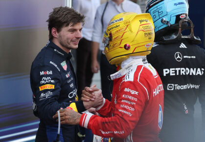 Max Verstappen feliciteert Lewis Hamilton na de Grand Prix in Barcelona