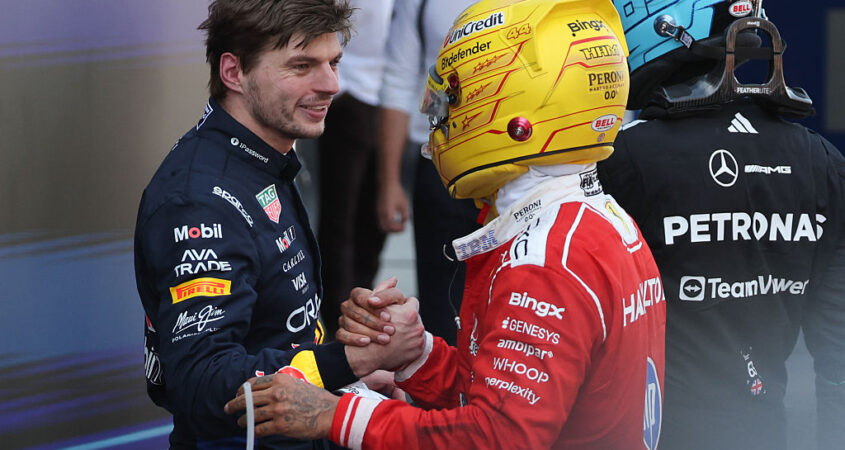Max Verstappen feliciteert Lewis Hamilton na de Grand Prix in Barcelona