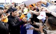Lando Norris met fans