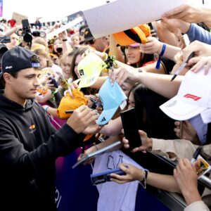 Lando Norris met fans