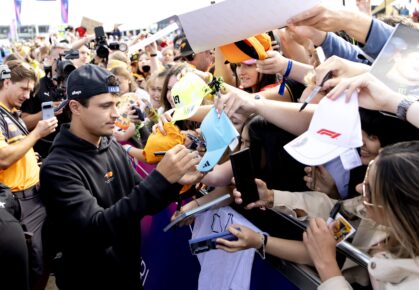Lando Norris met fans