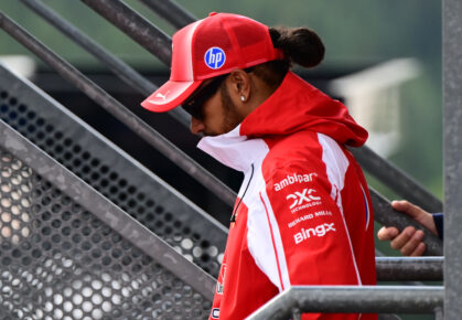 Lewis Hamilton pitstraat