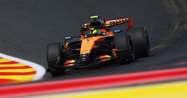 Lando Norris maakt zich op voor inhaalrace na gridstraf: ‘Ga voor mooie show’