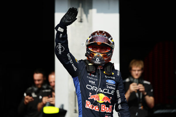 Max Verstappen verrast met P2 in Spa: ‘Maar zonder  hulp van Hadjar had ik hier niet gestaan’