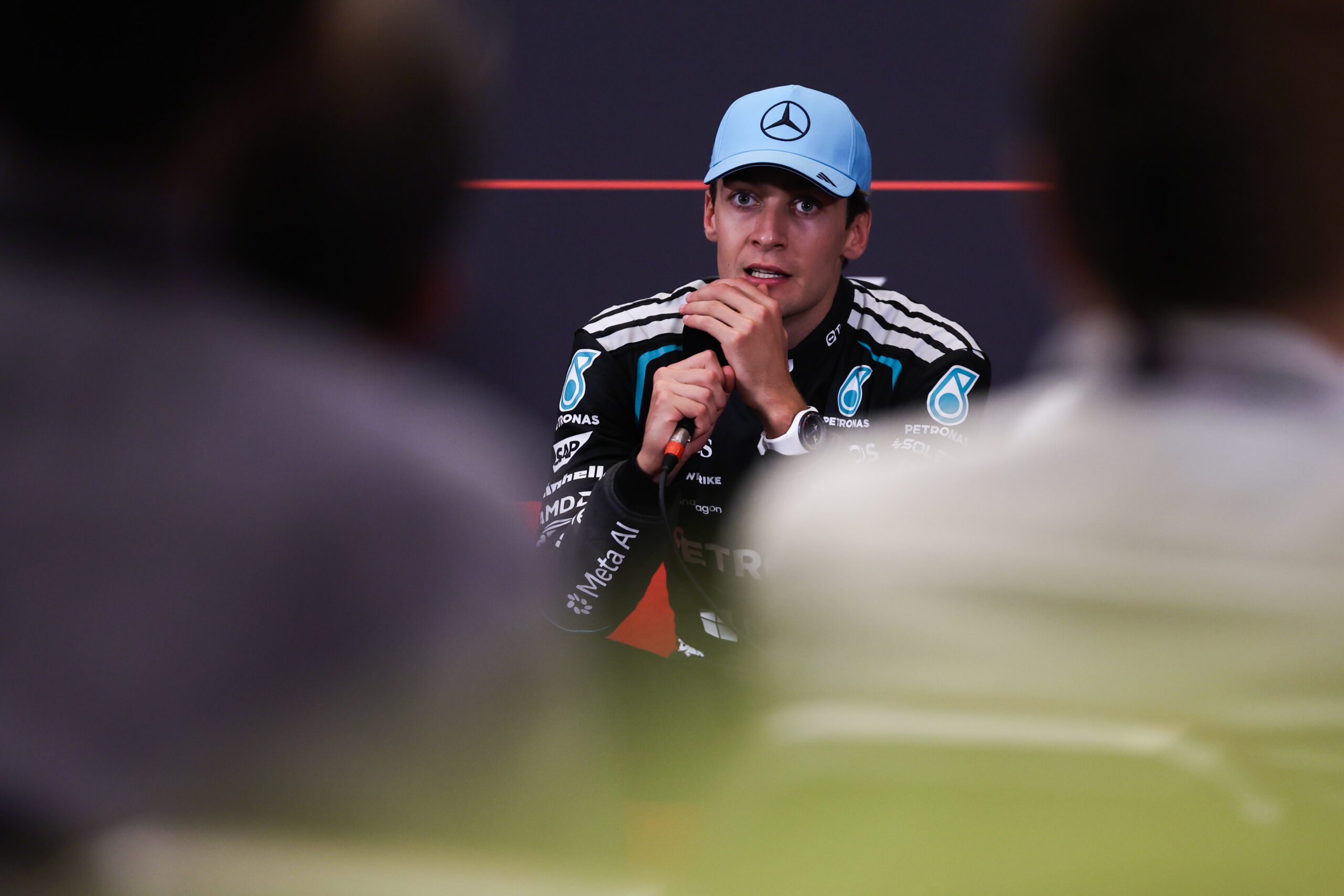 George Russell weigert titelstrijd op te geven: ‘Ik blijf vechten tot het wiskundig onmogelijk is’